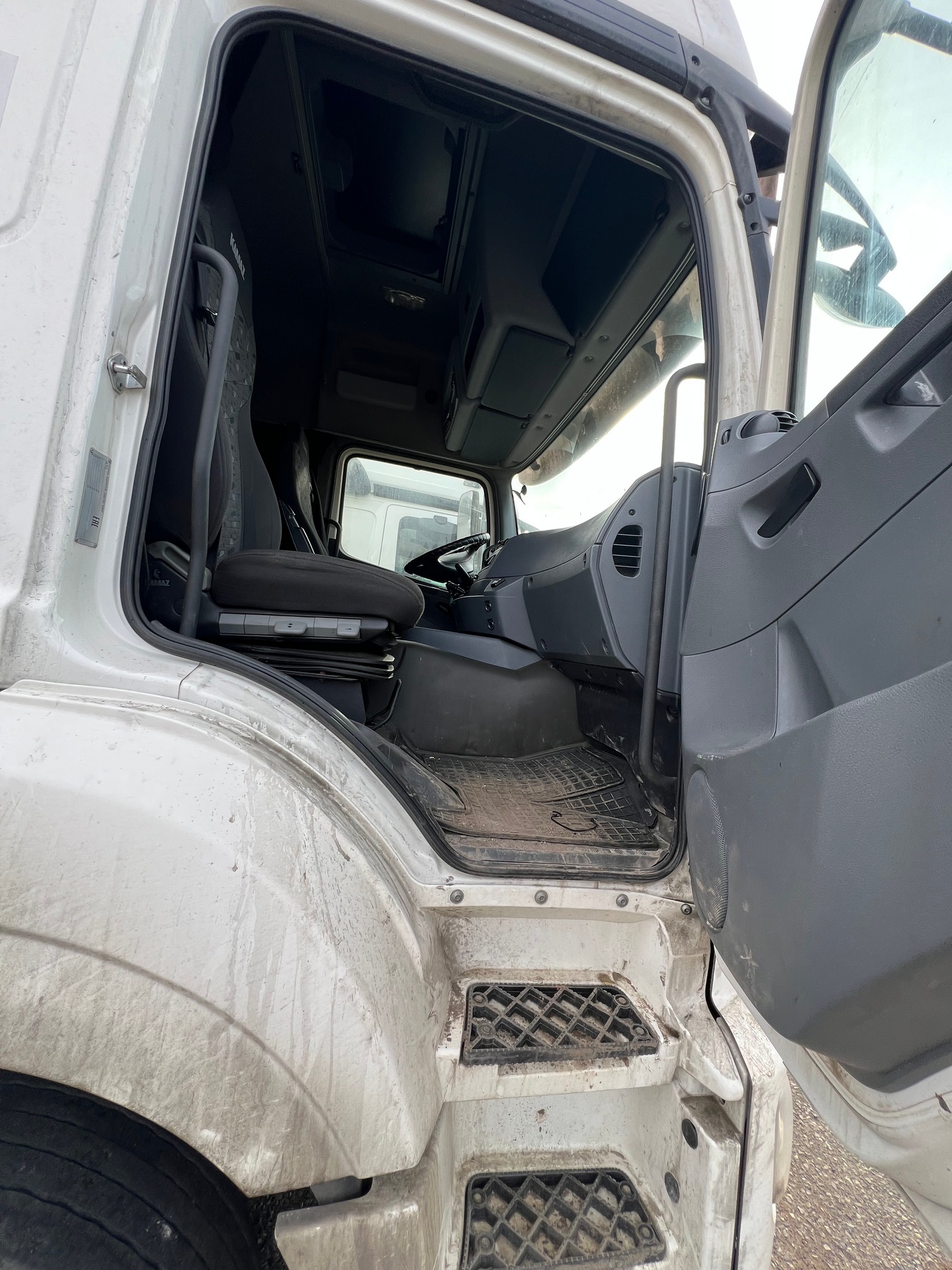 Седельный тягач КАМАЗ 5490-80802-90(5P) (СПГ) 2021 г. - фото 2