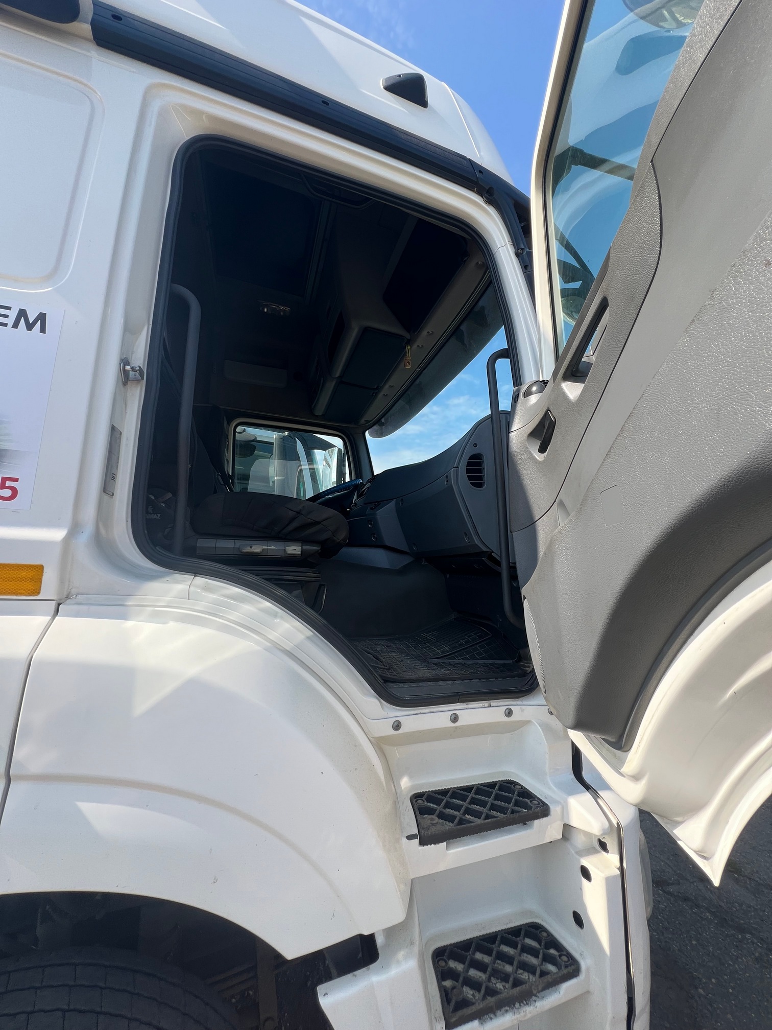 Седельный тягач КАМАЗ 5490-80802-90(5P) (СПГ) 2021 г. - фото 2